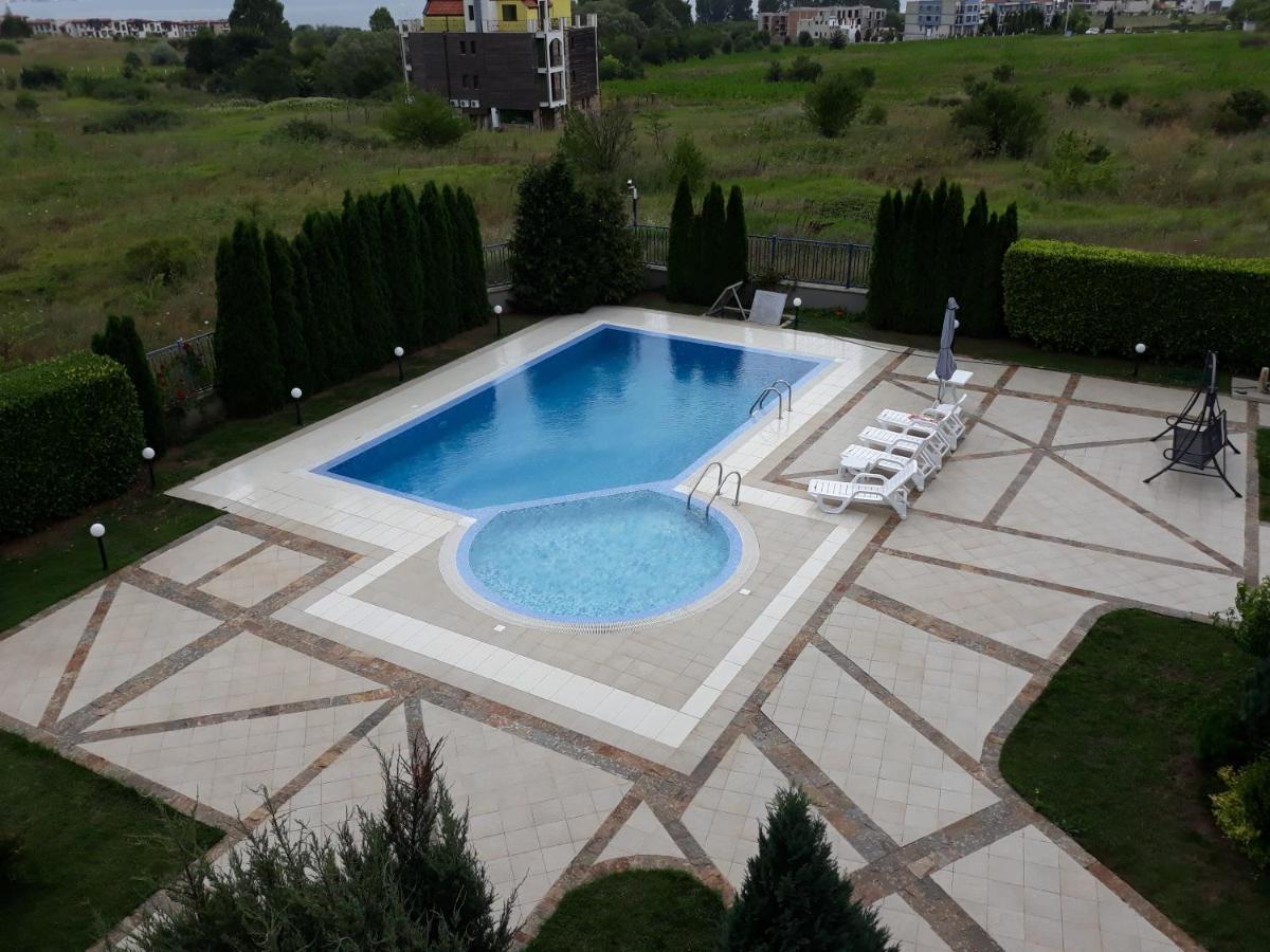 Синята Дъга Chernomorets Esterno foto